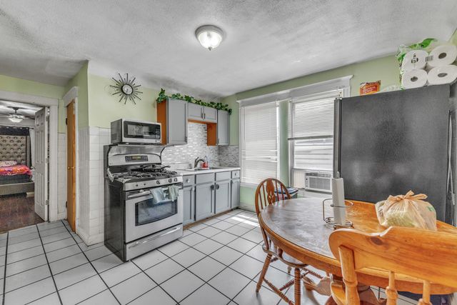 3031 S Central Park Avenue, Chicago, IL 60623