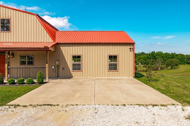 2726 New Hall Rd, Greenbrier, TN 37073