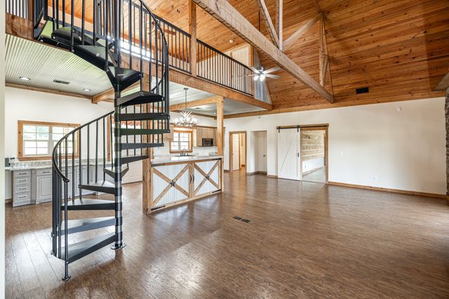 2726 New Hall Rd, Greenbrier, TN 37073