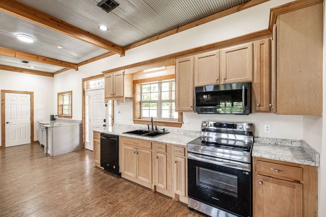 2726 New Hall Rd, Greenbrier, TN 37073