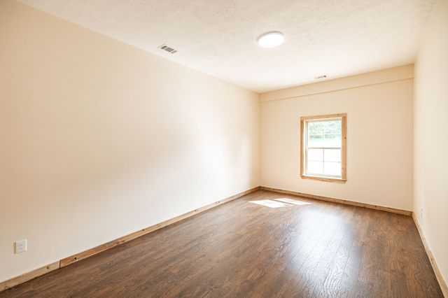 2726 New Hall Rd, Greenbrier, TN 37073
