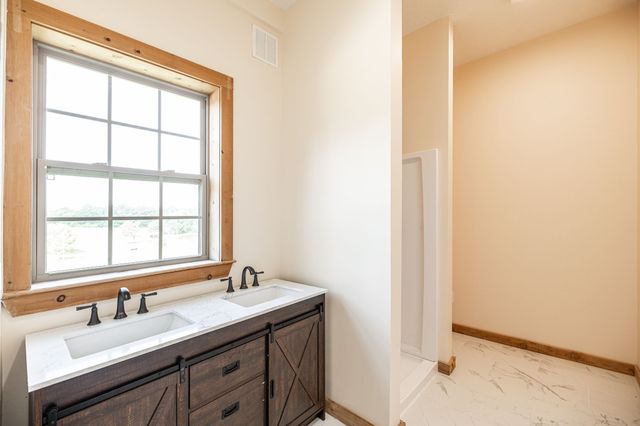 2726 New Hall Rd, Greenbrier, TN 37073