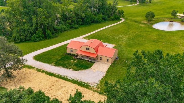 2726 New Hall Rd, Greenbrier, TN 37073