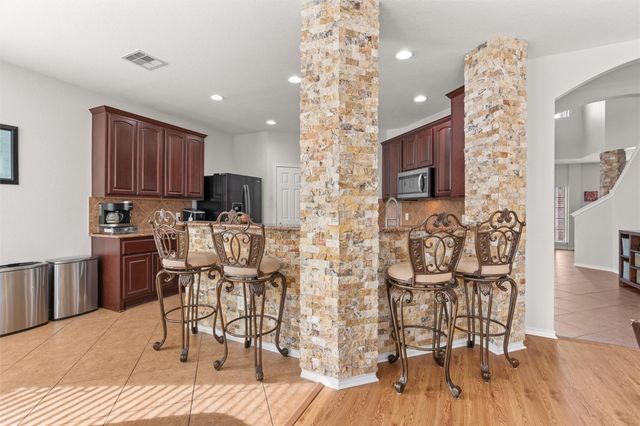 400 Red Hawk DR, Leander, TX 78641