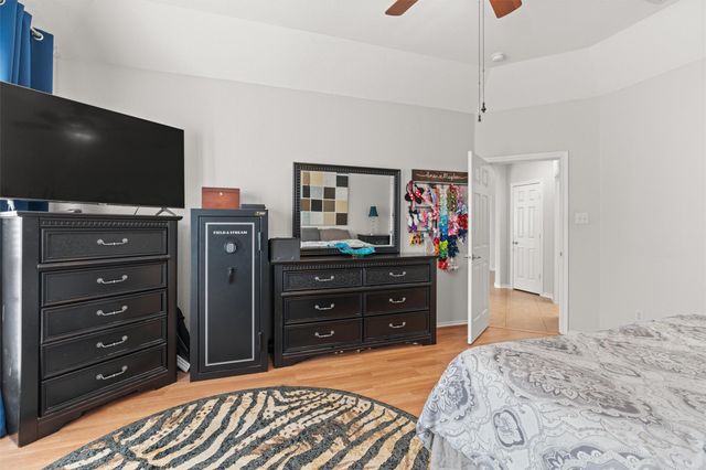 400 Red Hawk DR, Leander, TX 78641