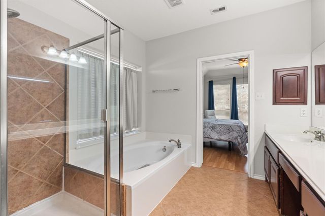 400 Red Hawk DR, Leander, TX 78641