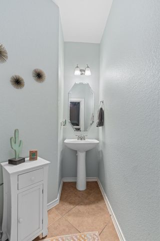 400 Red Hawk DR, Leander, TX 78641