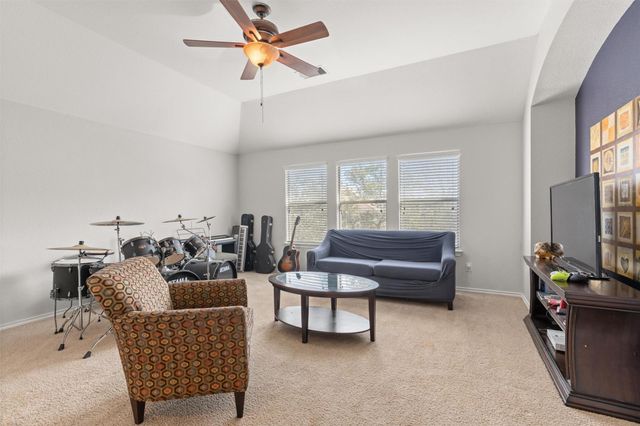 400 Red Hawk DR, Leander, TX 78641