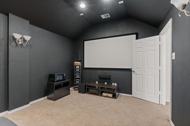 400 Red Hawk DR, Leander, TX 78641