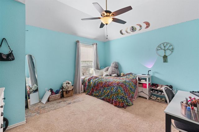 400 Red Hawk DR, Leander, TX 78641