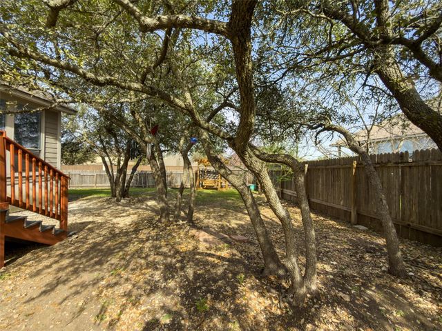 400 Red Hawk DR, Leander, TX 78641