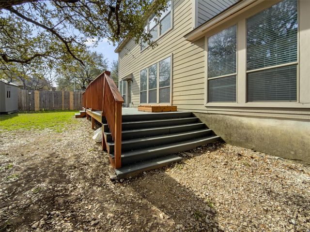 400 Red Hawk DR, Leander, TX 78641