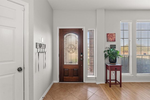 400 Red Hawk DR, Leander, TX 78641