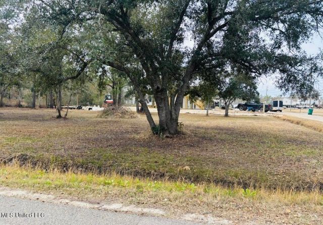Avenue B 2, Bay Saint Louis, MS 39520