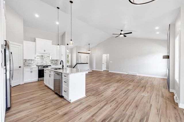 475 EARNHARDT COURT, Green Bay, WI 54311