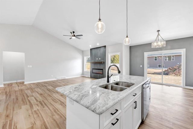 475 EARNHARDT COURT, Green Bay, WI 54311