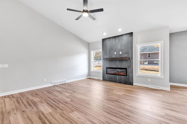 475 EARNHARDT COURT, Green Bay, WI 54311