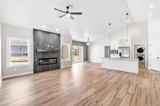 475 EARNHARDT COURT, Green Bay, WI 54311