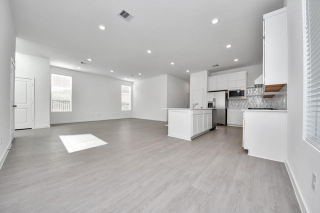 27443 Sunterra Village Dr, Katy, TX 77493