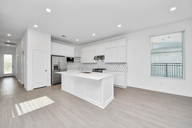 27443 Sunterra Village Dr, Katy, TX 77493
