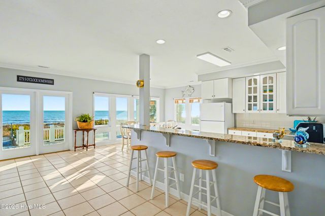 887 Ocean Boulevard W, Holden Beach, NC 28462