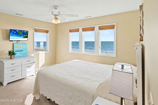 887 Ocean Boulevard W, Holden Beach, NC 28462
