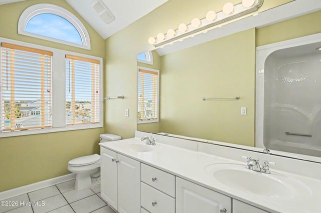 887 Ocean Boulevard W, Holden Beach, NC 28462