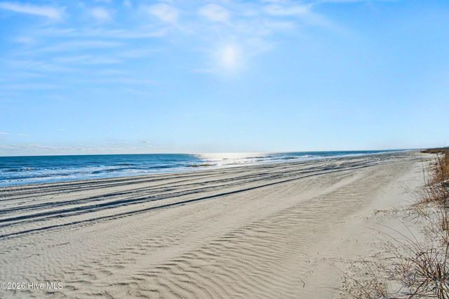887 Ocean Boulevard W, Holden Beach, NC 28462
