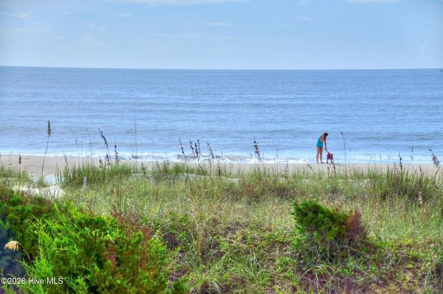887 Ocean Boulevard W, Holden Beach, NC 28462