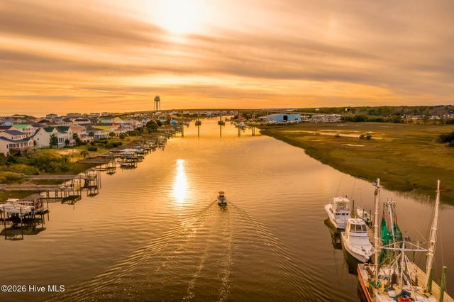 887 Ocean Boulevard W, Holden Beach, NC 28462