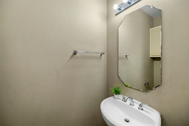 9705 Linkmeadow Lane, Houston, TX 77025