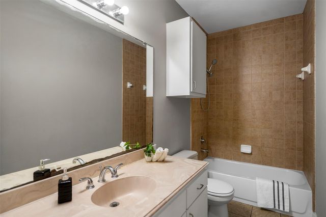 9705 Linkmeadow Lane, Houston, TX 77025