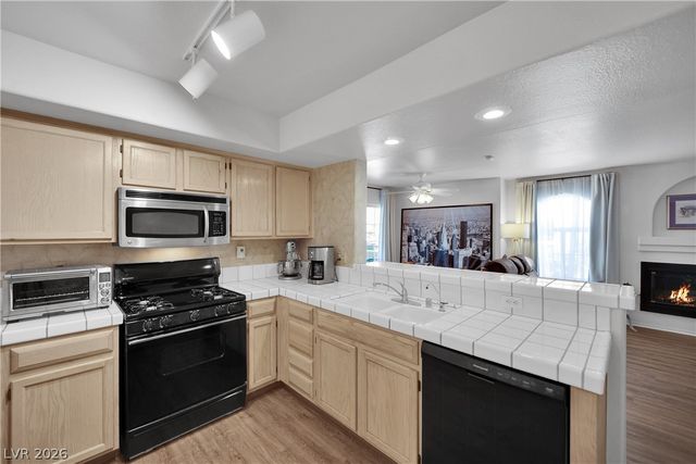 7950 West Flamingo Road 1024, Las Vegas, NV 89147