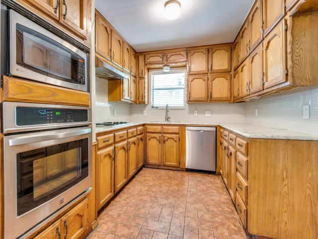 4411 Willow Bend Drive, Arlington, TX 76017