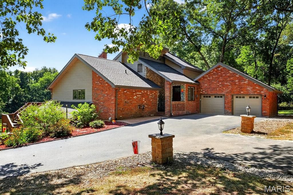 1519 Laketop Drive, Fairview Heights, IL 62208