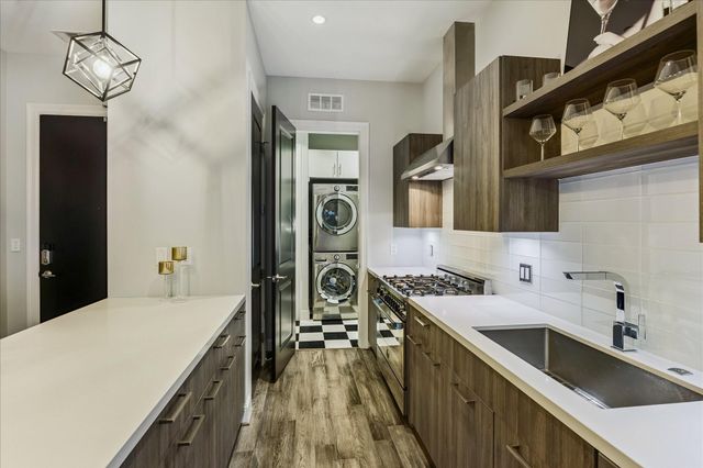 1211 Caroline Street 1304, Houston, TX 77002