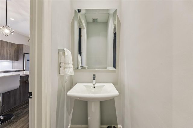 1211 Caroline Street 1304, Houston, TX 77002