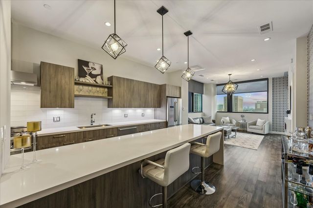 1211 Caroline Street 1304, Houston, TX 77002