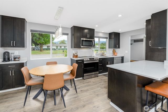 31 Summit View Pl, Port Angeles, WA 98362