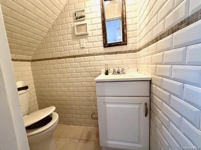 220-44 67th Avenue DUPLE, Oakland Gardens, NY 11364