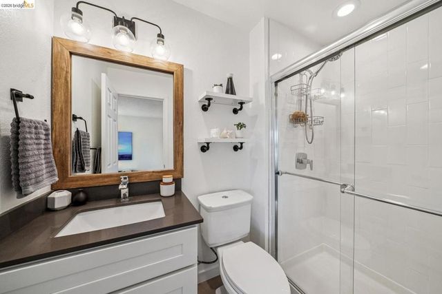 7406 Circle Hill DR, Oakland, CA 94605