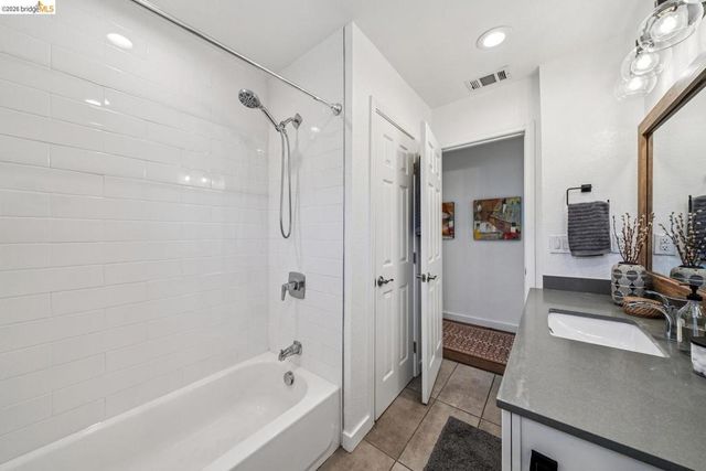 7406 Circle Hill DR, Oakland, CA 94605