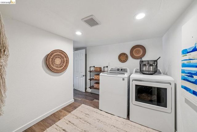 7406 Circle Hill DR, Oakland, CA 94605