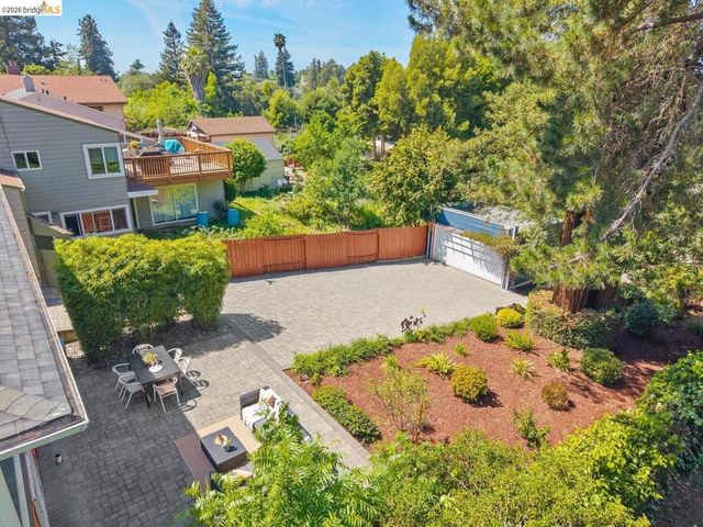 7406 Circle Hill DR, Oakland, CA 94605