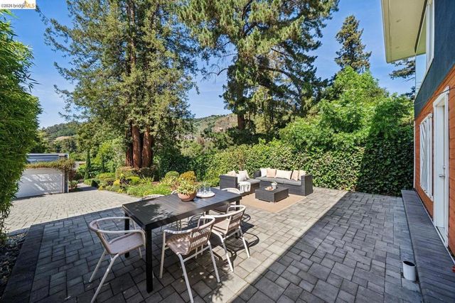 7406 Circle Hill DR, Oakland, CA 94605