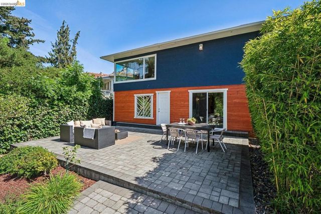 7406 Circle Hill DR, Oakland, CA 94605