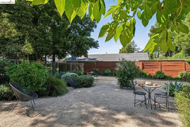 7406 Circle Hill DR, Oakland, CA 94605