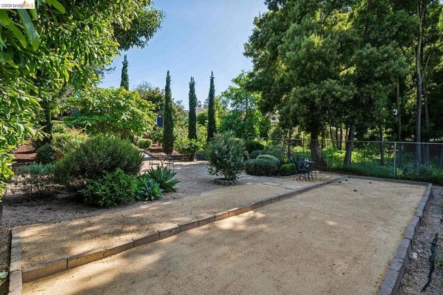 7406 Circle Hill DR, Oakland, CA 94605