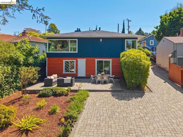 7406 Circle Hill DR, Oakland, CA 94605