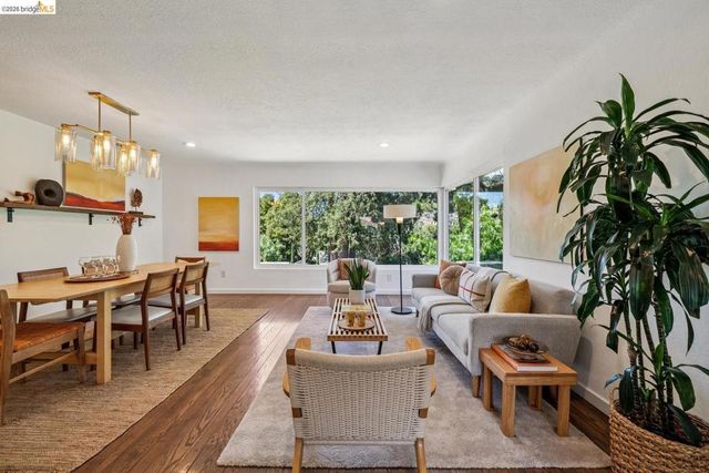 7406 Circle Hill DR, Oakland, CA 94605